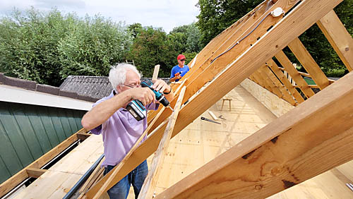 20210813 Doarpskeamer verbouw dak open boren 500